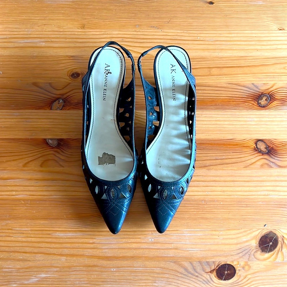 Black  leather sling pumps kitten hill 2in AK Anne Klein